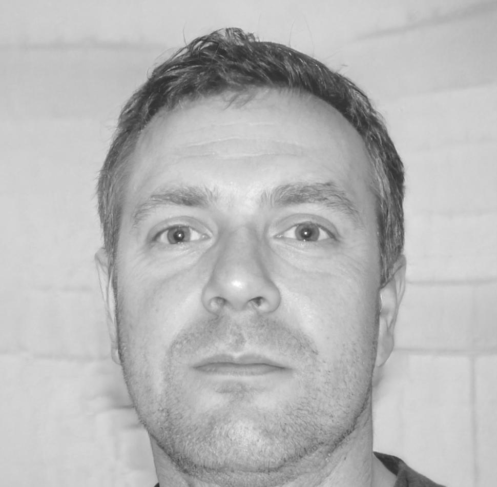 Portræt af mandlig spiludviklingsinstruktør