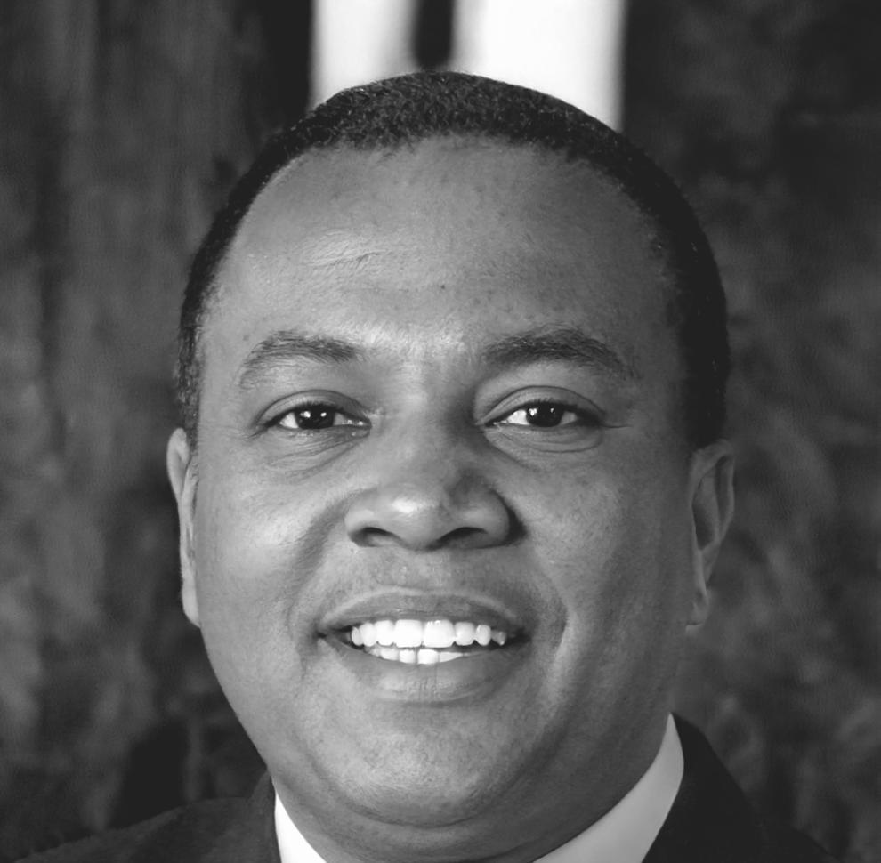 Instruktør der forklarer kode på skærm